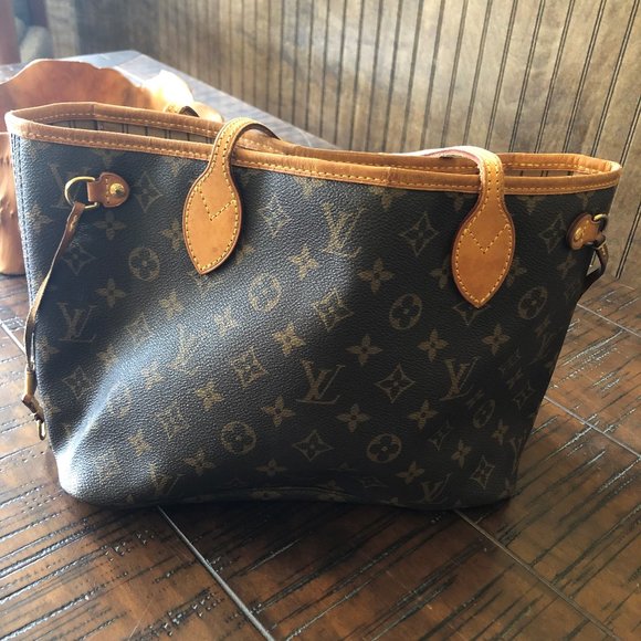 Authentic Louis Vuitton - Picture 6 of 8